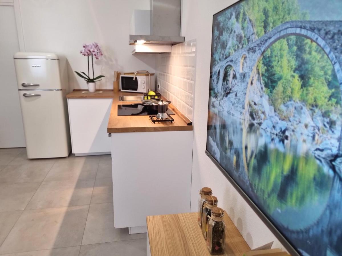 Best House 阿塞米尼 外观 照片
